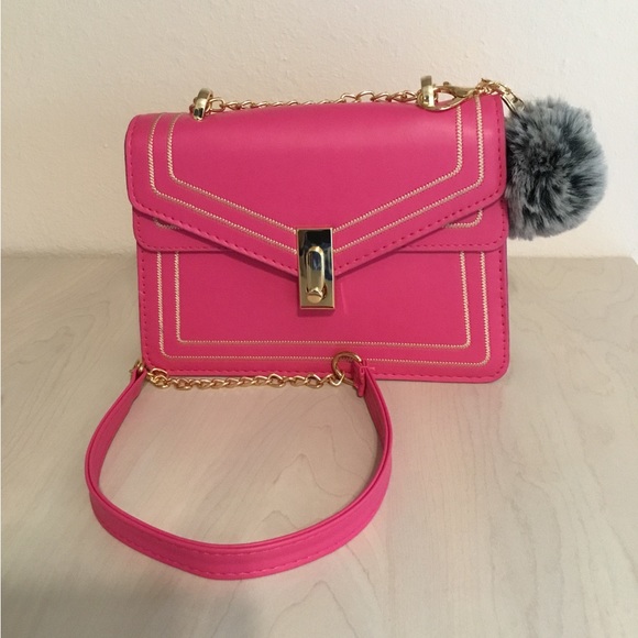 NWOT Adorable Barbie Pink Faux Leather Crossbody Bag Gold Chain & Bag Charm - Picture 6 of 9